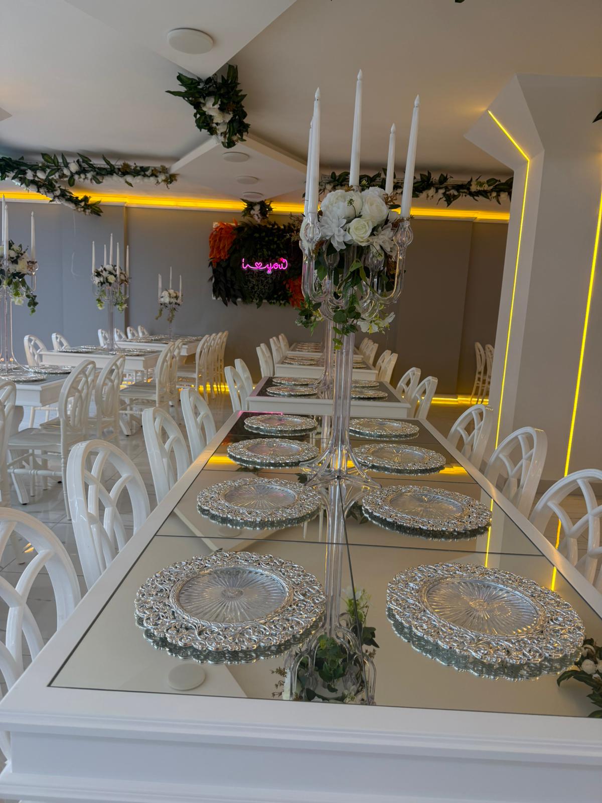 Jasmine Davet Evi iç mekandan bir görünüm